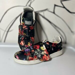 Satin Floral Goats Fashion Sneakers w/ Velcro, Black w/ Floral Women’s 6.5